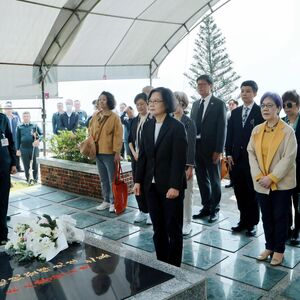 蔡英文清明向李登輝、史明致意　「不斷提醒我們要守住這塊土地」