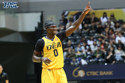 雙北內戰！特攻狂轟出擊　「黑豹」阿巴西爆扣秀打爆國王