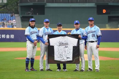 悍將10周年蔡明忠感謝球迷不離不棄　喊話打造更歡樂的新莊城堡