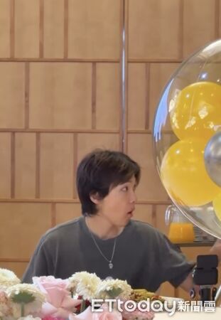 ▲▼ 李洪基把台粉當自家人，▲▼FTISLAND李洪基打瘦瘦針鏟10kg！台上突暈眩「秒掏香蕉吃」。（圖／希林國際Chillin International提供）　鬆弛感爆棚。（圖／threads／i_bestbass授權提供）