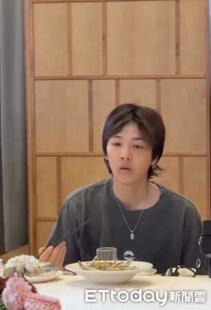 ▲▼ 李洪基現高雄飯店「同桌吃春酒」！把台粉當自家人　鬆弛感爆棚。（圖／threads／i_bestbass授權提供）