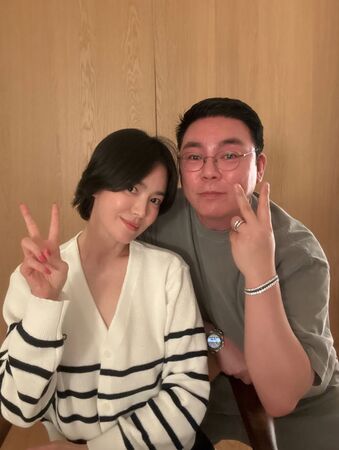 ▲▼宋慧喬親自為「他」下廚！男生甜喊：要幸福一輩子　身份掀熱議。（圖／翻攝自raymondchae IG）