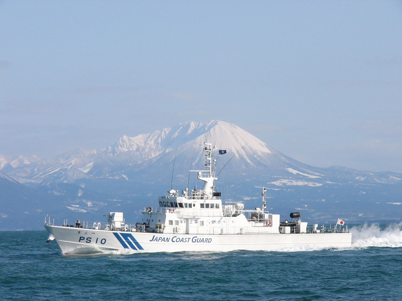 日本40多歲海保官「陳屍巡視船彈藥庫」!倒臥血泊 手槍掉一旁