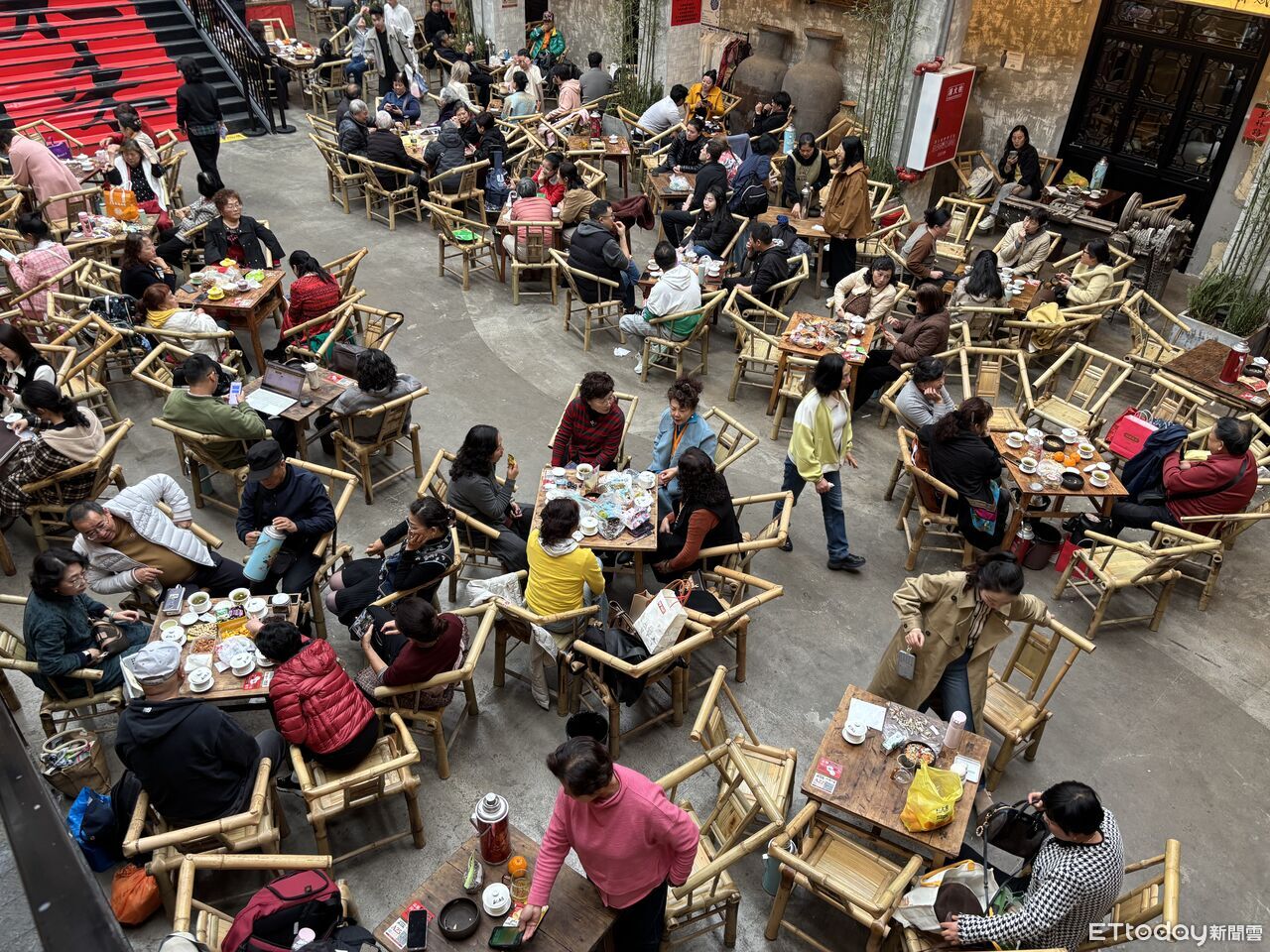 成都漆器老廠房華麗轉身 茶館空間吸引年輕人慢享生活