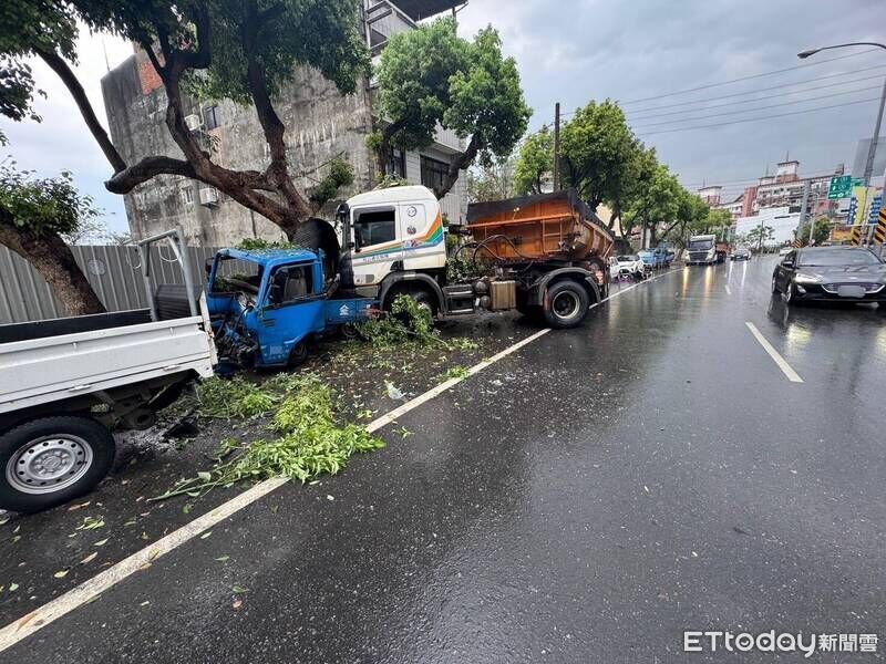 疑天雨影響視線!聯結車變換車道連撞7部汽機車 折甘蔗釀一傷