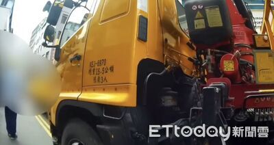 不爽停電！悍女砸爛台電工程車「還對警吐口水」　離譜畫面曝