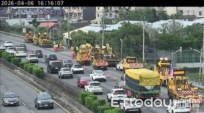 國1嘉義段紫爆「時速僅18公里」　國道下午3事故影響車流