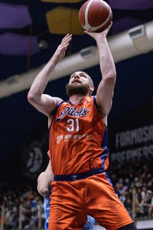 ▲領航猿盧峻翔、阿提諾。（圖／PLG提供）