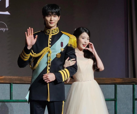 ▲▼IU、邊佑錫《21世紀大君夫人》。（圖／翻攝自mbcdrama_now IG）