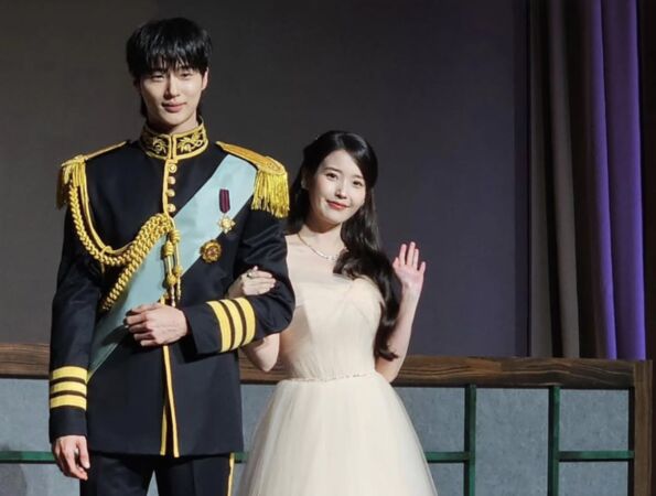 ▲▼IU、邊佑錫《21世紀大君夫人》。（圖／翻攝自mbcdrama_now IG）