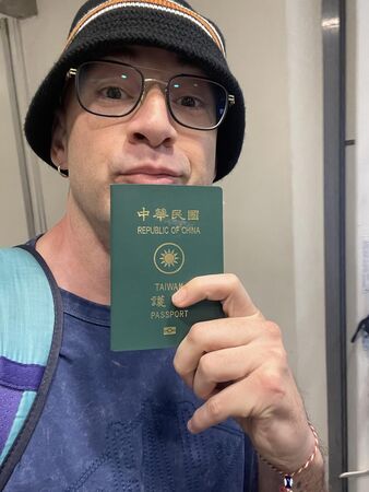 ▲▼法YTR酷遭爆「酸台人自卑」吳鳳喊話護台灣。（圖／翻攝自Facebook／吳鳳 Rifat）