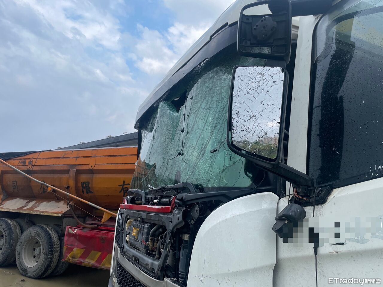 軀幹斷裂臟器外露亡!新北聯結車失控暴衝畫面曝 3人遭撞1死2傷