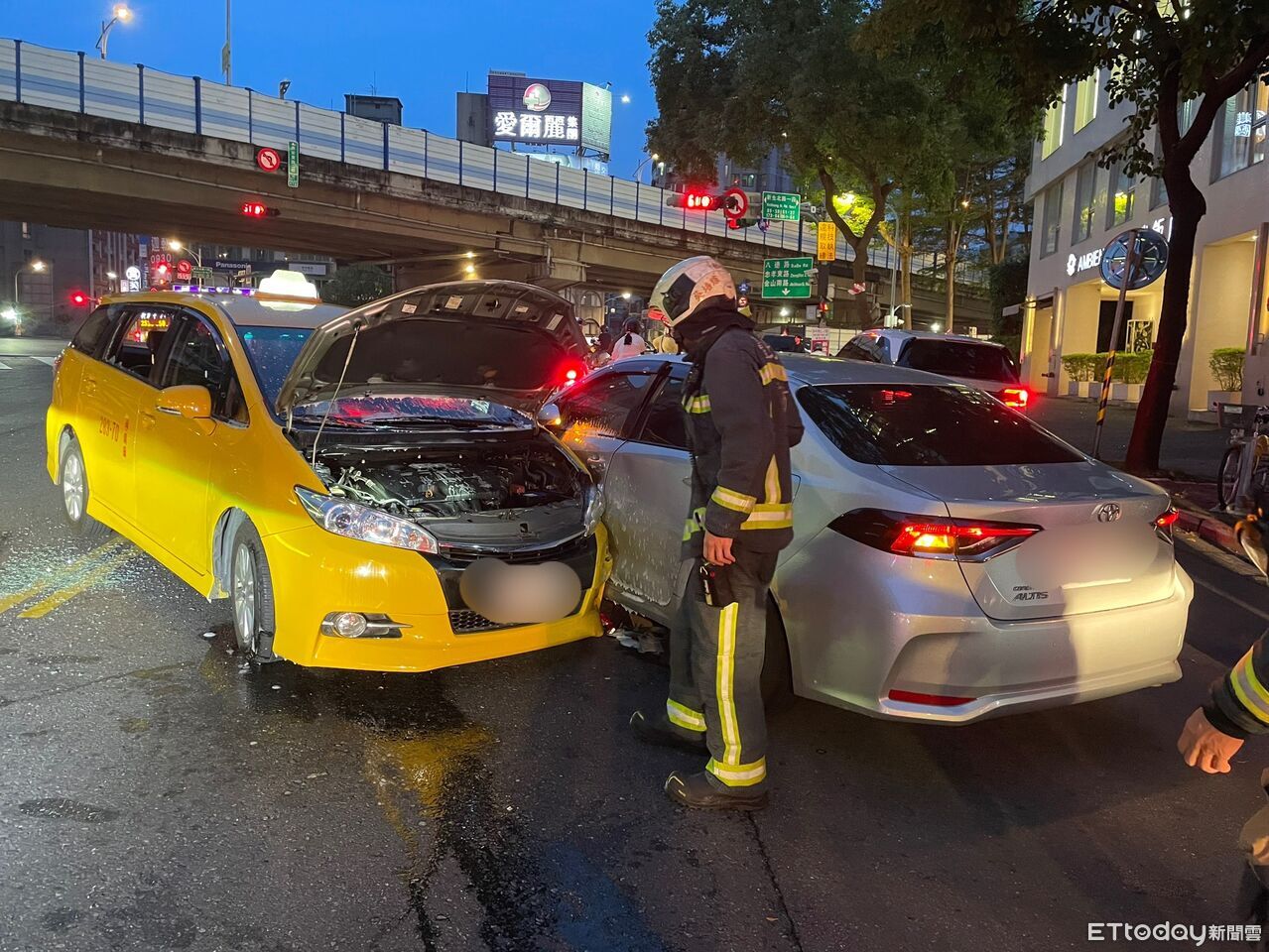 快訊/北市小黃連撞3汽機車2傷 運將0肇事記憶:醒來就在醫院