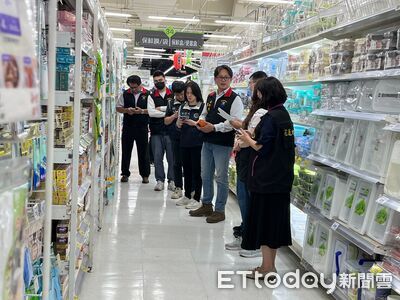 嚴打屯積塑膠製品！花蓮檢警聯合稽查　突擊量販店、工廠防炒作