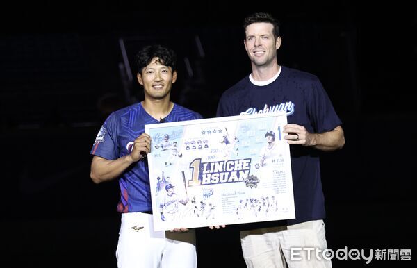 ▲▼ 富邦悍將主場開幕週（林哲瑄引退主題日）-林哲瑄，羅力。（圖／記者黃克翔攝）