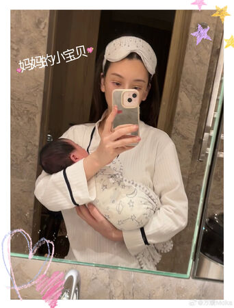 ▲▼郭富城小女兒萌臉首曝光！網驚：根本縮小版方媛。（圖／翻攝自微博／方媛Moka）