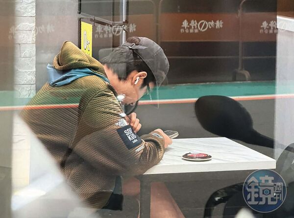 曾敬驊祕戀網紅／28歲金馬男神「家中約會」女網紅　直擊一前一後進家門低調愛