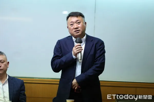 ▲國民黨副秘書長李哲華出席藍白嘉義市長初選民調結果發佈記者會。（圖／記者林敬旻攝）