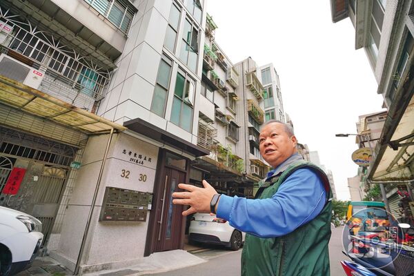 信義富台社區主委陳連壽是推動電梯自救的「雞婆」功臣，他挨家挨戶遊說蓋電梯，讓房屋大增值。