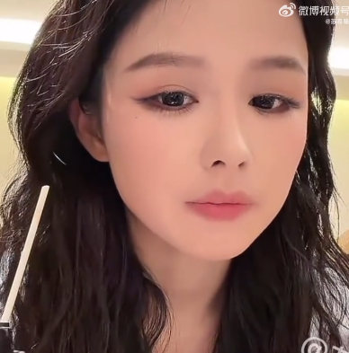▲余茵暴瘦。（圖／翻攝自微博）