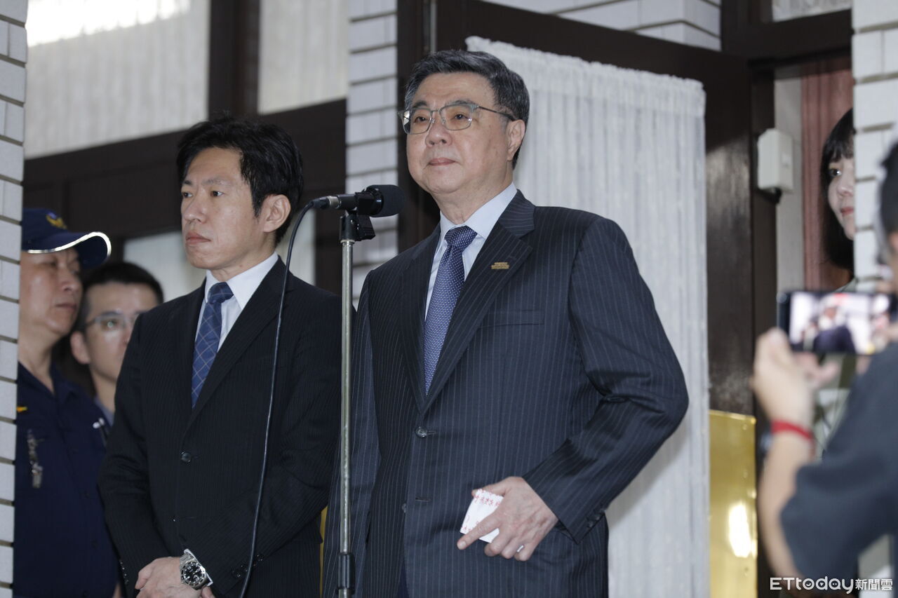 酸藍營文宣如「北平模式」 卓榮泰提醒鄭麗文:不認為台灣人能接受躺平