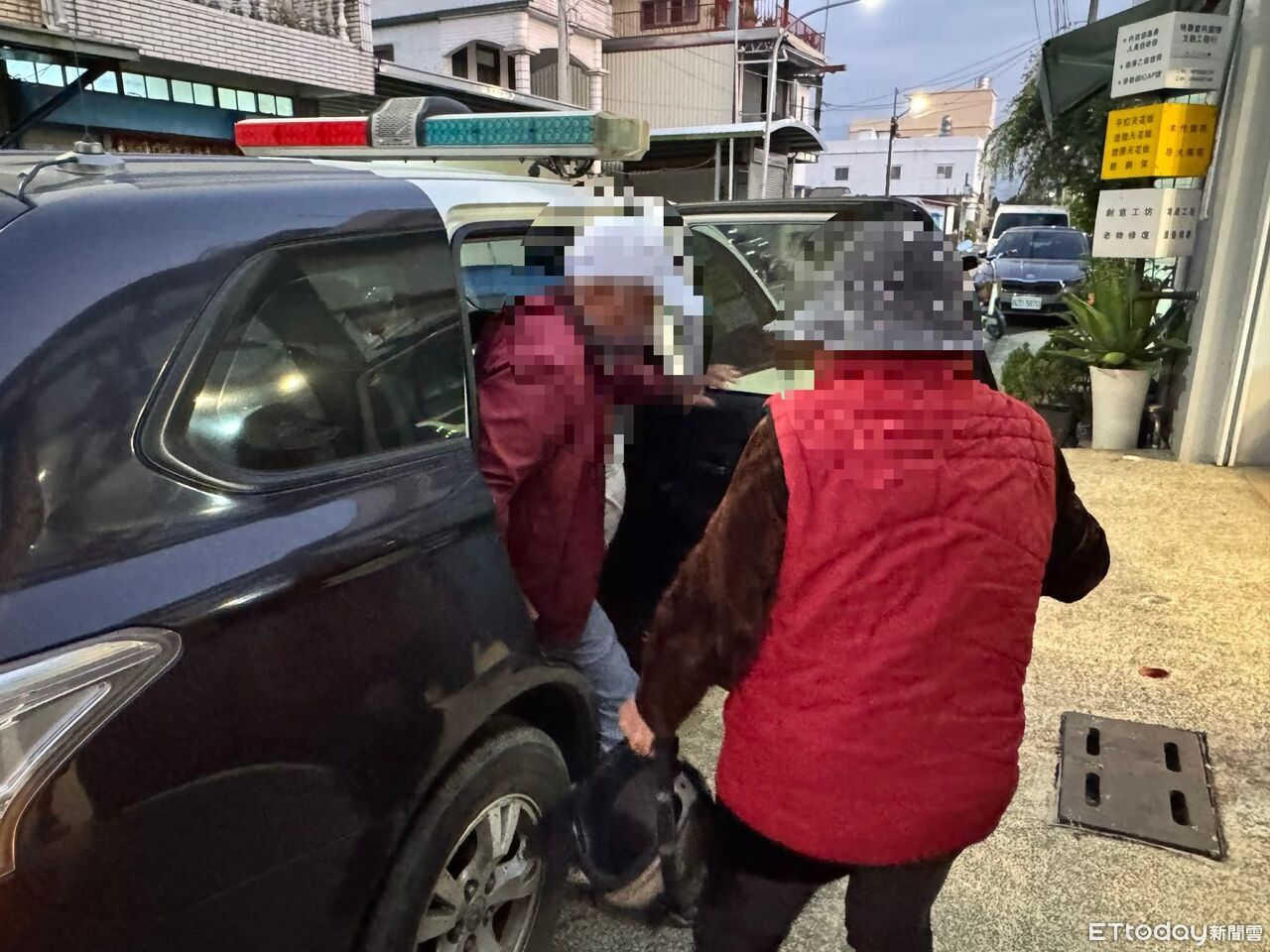 機車爆胎困台1線!枋寮警護送平安返家 8旬夫妻:真的很感動