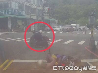 台中2嬤車禍像耍特技!她緊抓龍頭變「騎哈雷」 挨撞的竟先閃
