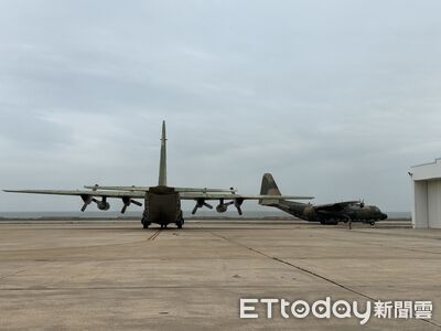 濃霧擾航班！軍機支援疏運　金門單日運送560人返台