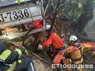 南投貨車跌落50米深谷　兄弟檔一死一傷