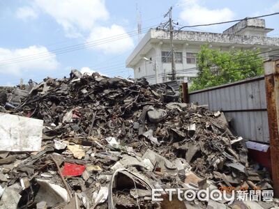 非法棄置廢棄物！1500公噸塑膠塞爆苗栗造橋鄉廠區　5人遭檢起訴