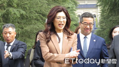 鄭麗文「坐巴士」遭矮化？　律師貼照打臉：不要瞎掰好嗎