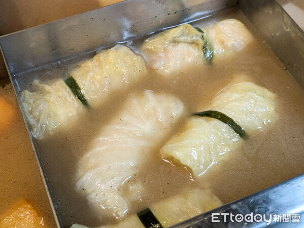 ▲鰻魚飯、牛肉壽喜燒吃到飽　十二廚4月底加碼4人同行1人免費。（圖／記者黃士原攝）