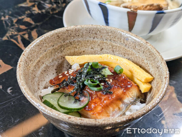 ▲鰻魚飯、牛肉壽喜燒吃到飽　十二廚4月底加碼4人同行1人免費。（圖／記者黃士原攝）