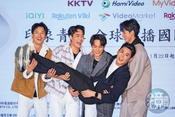 朱宇謀（左二）的人設是陽光暖男，並以此闖蕩演藝圈。左起為文威登、徐謀俊、陳奕與簡禎庭。
