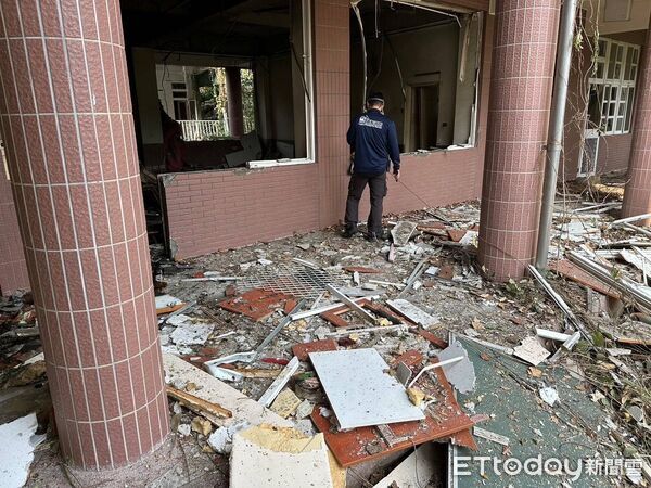 ▲▼             2名大學生到嘉義一處廢棄校園製造爆裂物引發爆炸，法院裁准羈押禁見。（圖／記者翁伊森翻攝，下同）