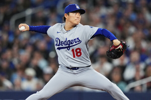 ▲岡本和真在2026年4月7日（台灣時間8日）於加拿大多倫多羅傑斯中心出戰洛杉磯道奇之戰，第7局面對先發投手山本由伸敲出二壘安打。（圖／達志影像／美聯社）