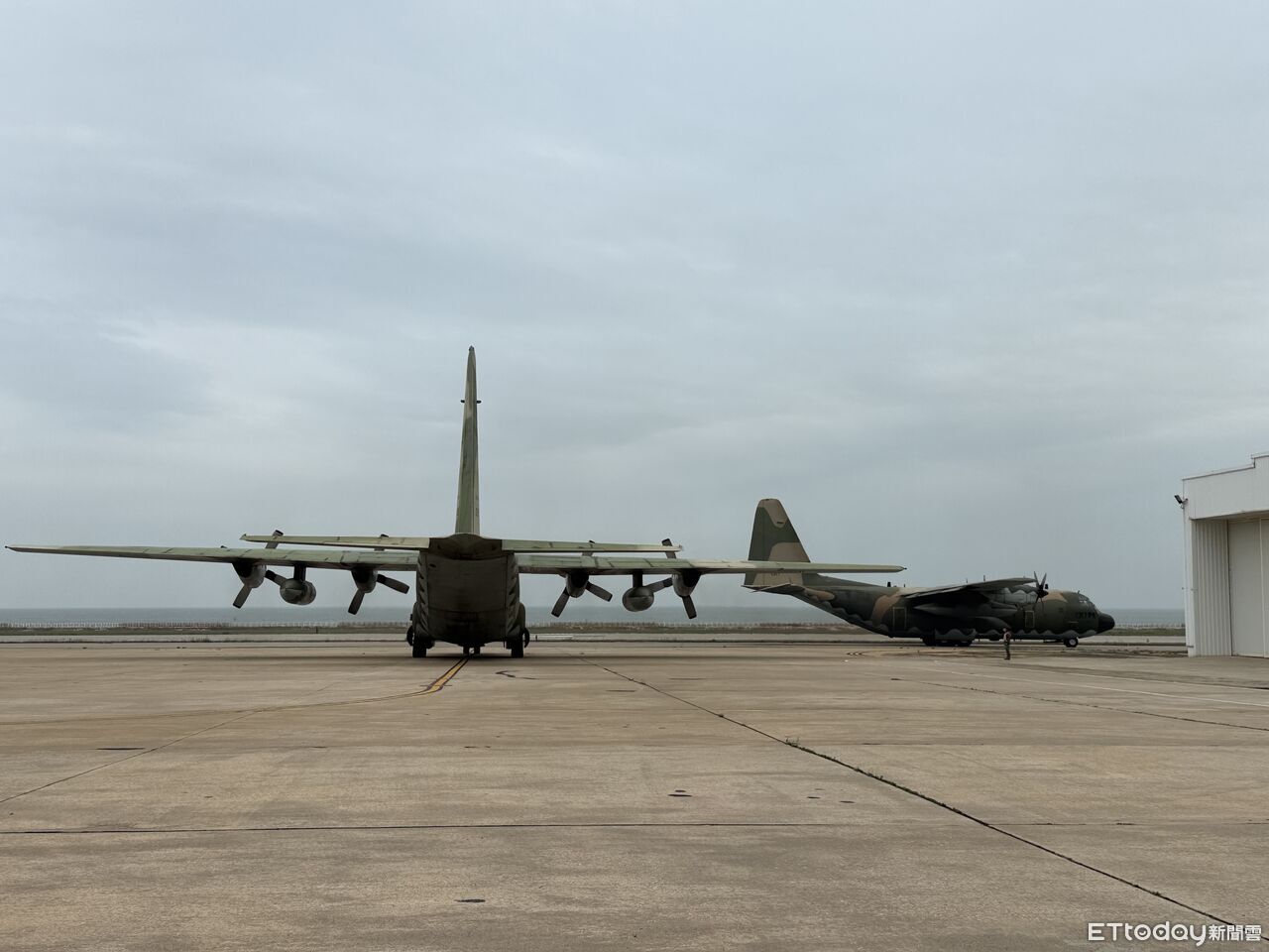 濃霧擾航班!軍機支援疏運 金門單日運送560人返台