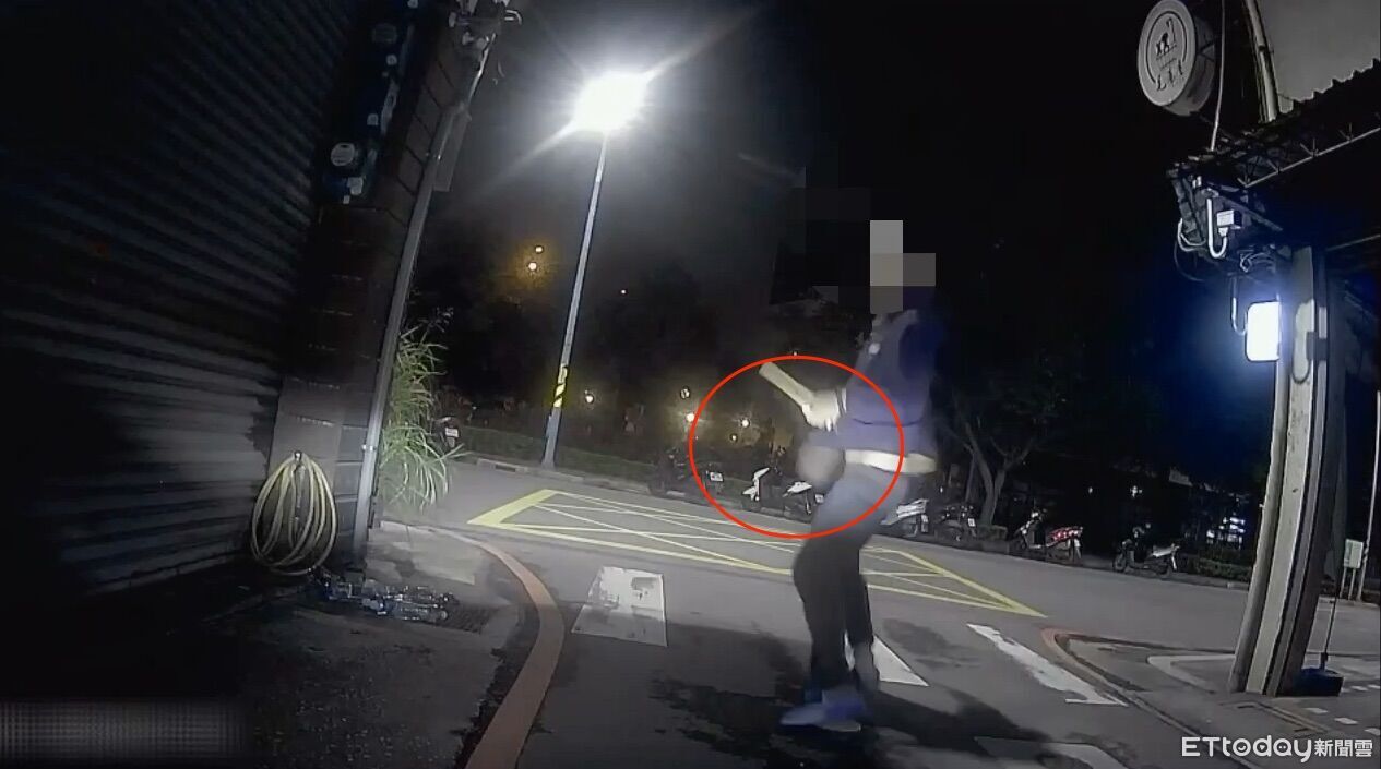 新北毒蟲持西瓜刀架脖劫小黃!運將一招反制 他狼狽逃竄被逮