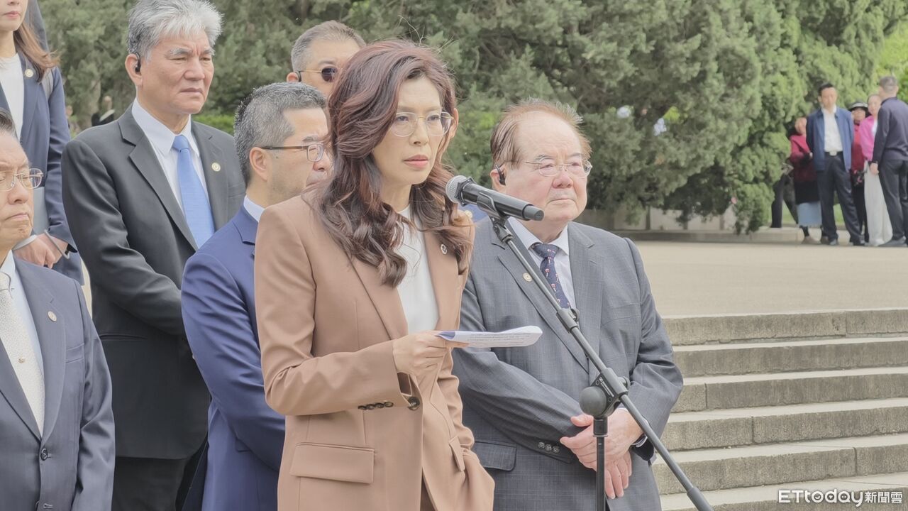 快訊/鄭麗文登中山陵致詞哽咽 「希望為所有人種下和平種子」