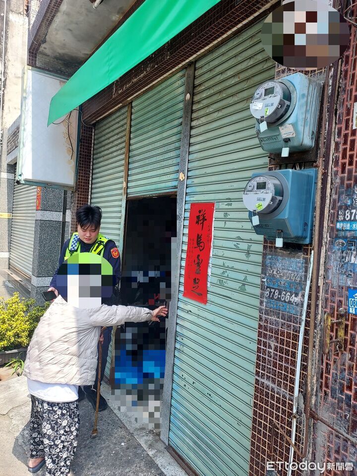 76歲獨居婦拄拐杖訪友!體方不支癱坐路邊 枋竂暖警助返家