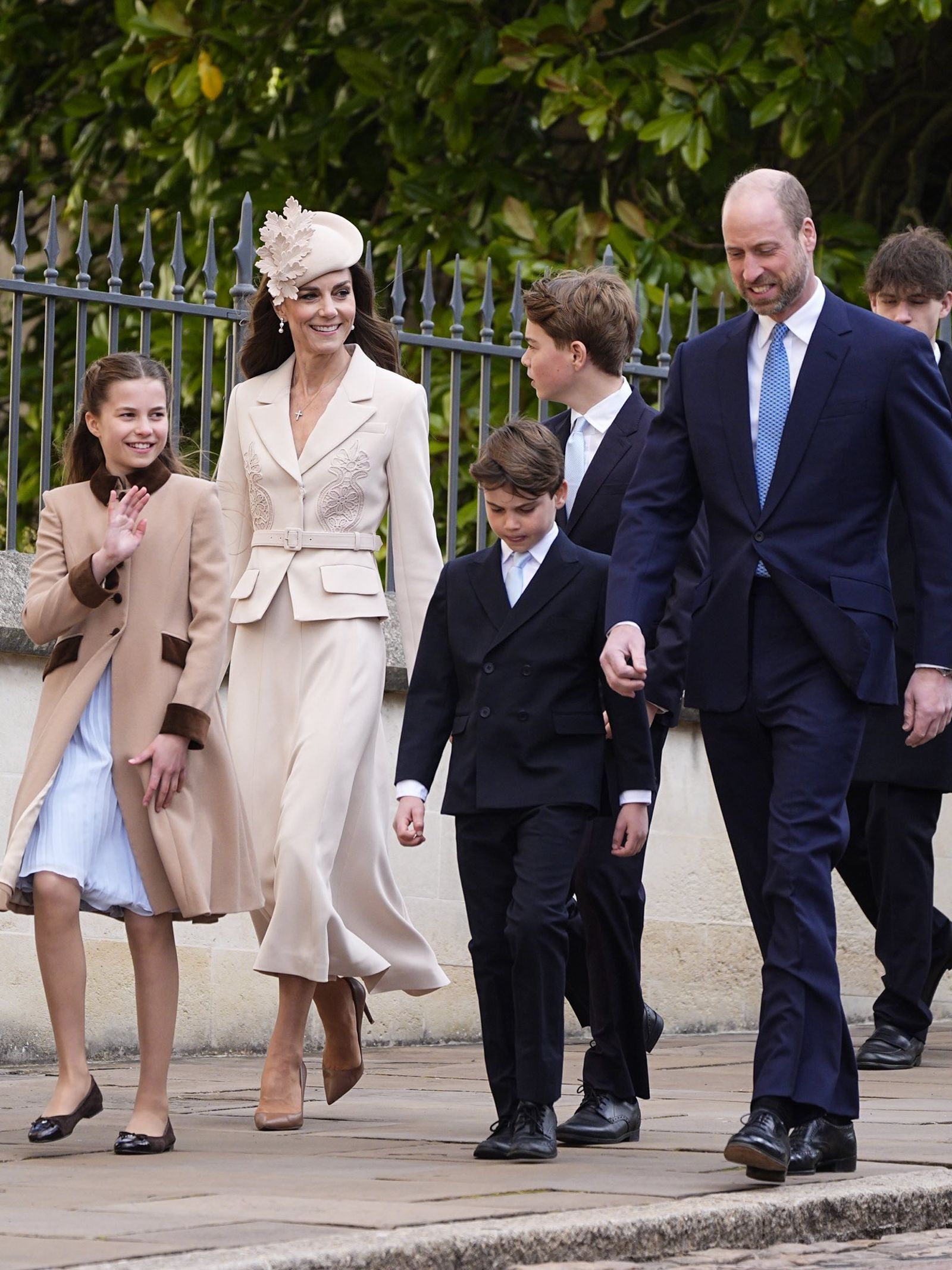 威廉王子一家五口睽違3年，一起參加復活節禮拜。（翻攝The Royal Family臉書）