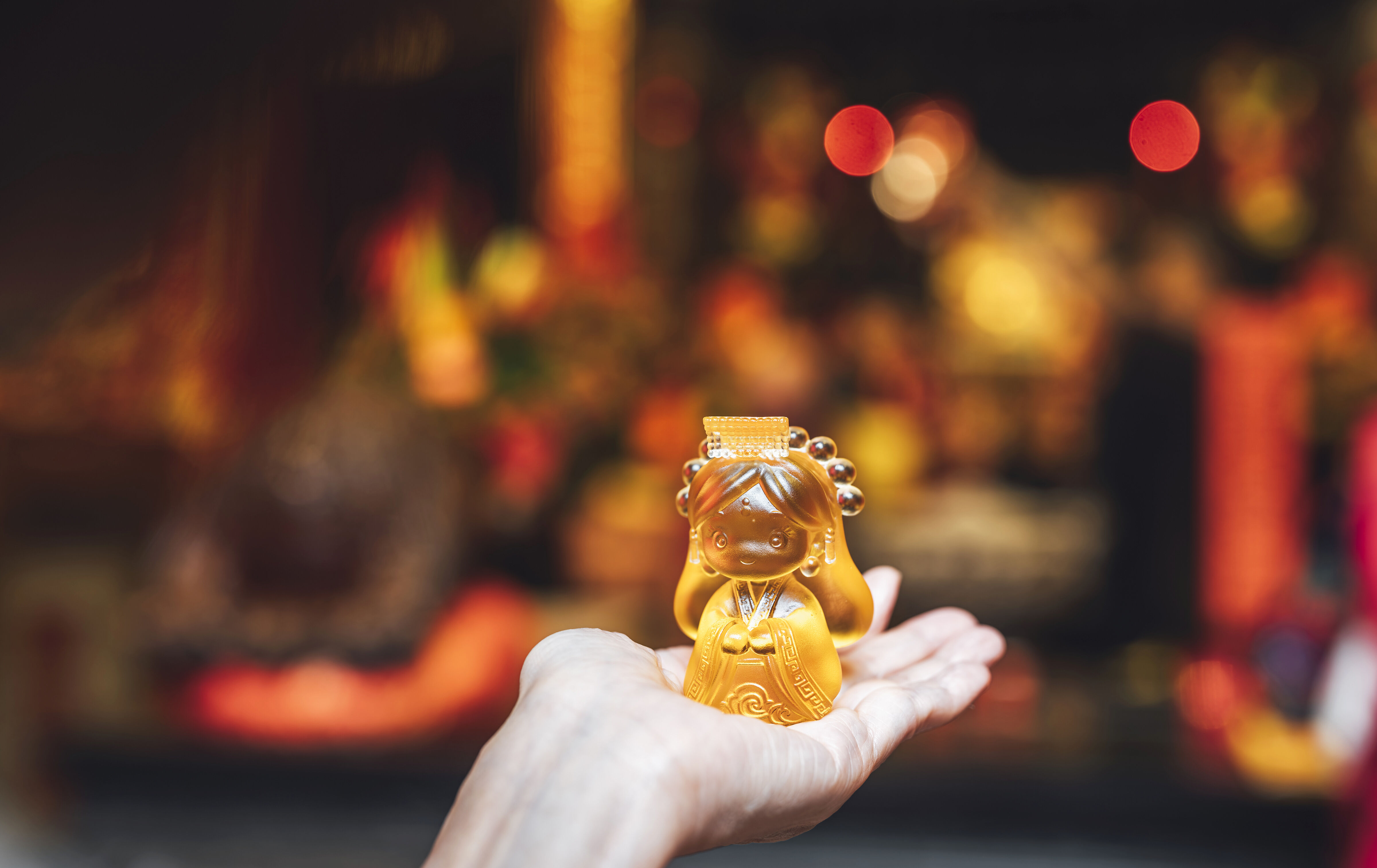 ▲琉園聯名鎮瀾宮推「神轎娃包」。（圖／品牌提供）