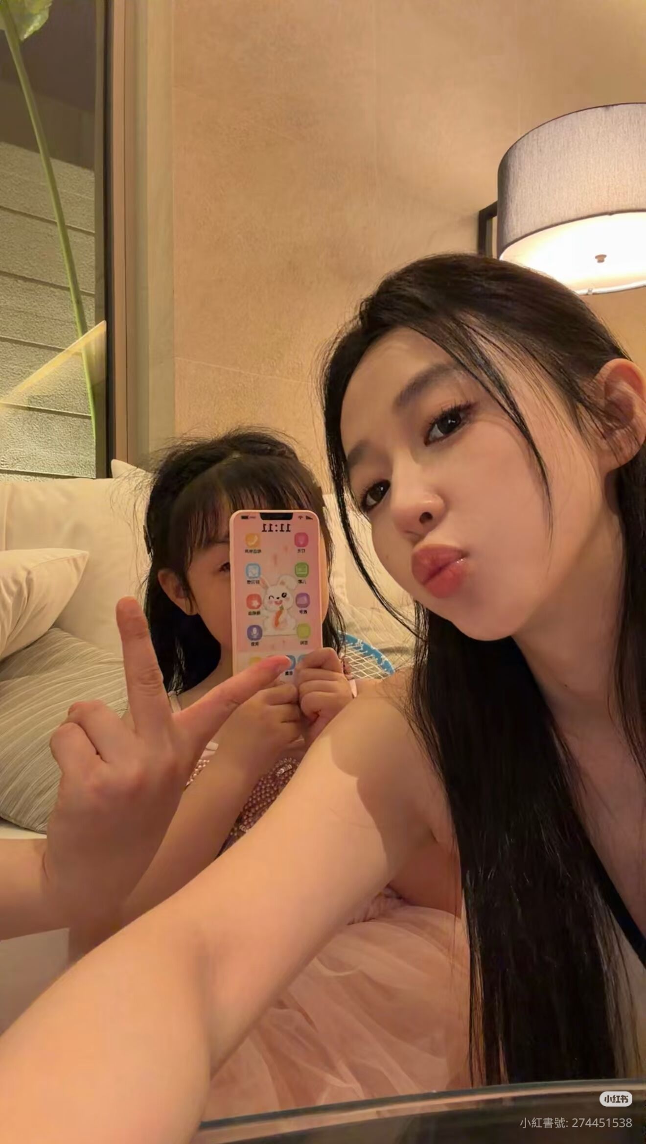 ▲▼潘瑋柏辣妻罕曬一家三口照！　5歲女兒長大「會幫媽媽拍照了」。（圖／翻攝自小紅書／宣云luna）