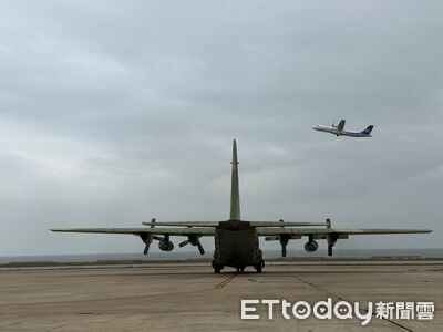 霧鎖金門航班大亂！　民航+軍機緊急疏運滯留旅客