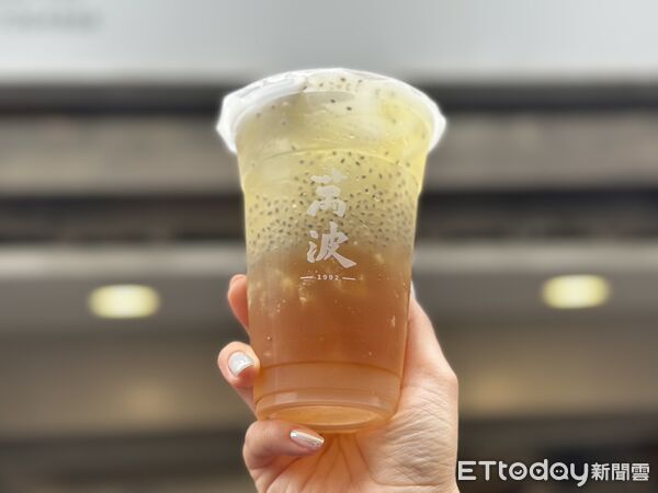 ▲▼萬波島嶼紅茶4月10日起推出全新「紫蘇系列」。（圖／記者蕭筠攝）