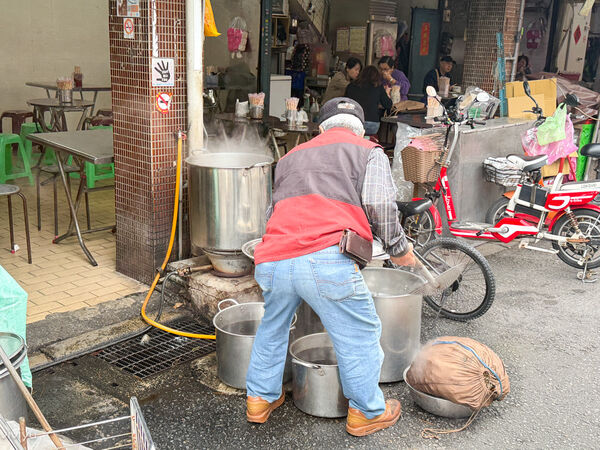 ▲▼正發青草舖。（圖／VIVIYU小世界授權提供）