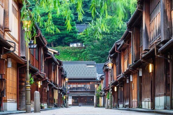 ▲2025年十大熱門航點,擁有「北陸小京都」之稱的金澤,伯斯,烏魯木齊。（圖／易遊網提供）