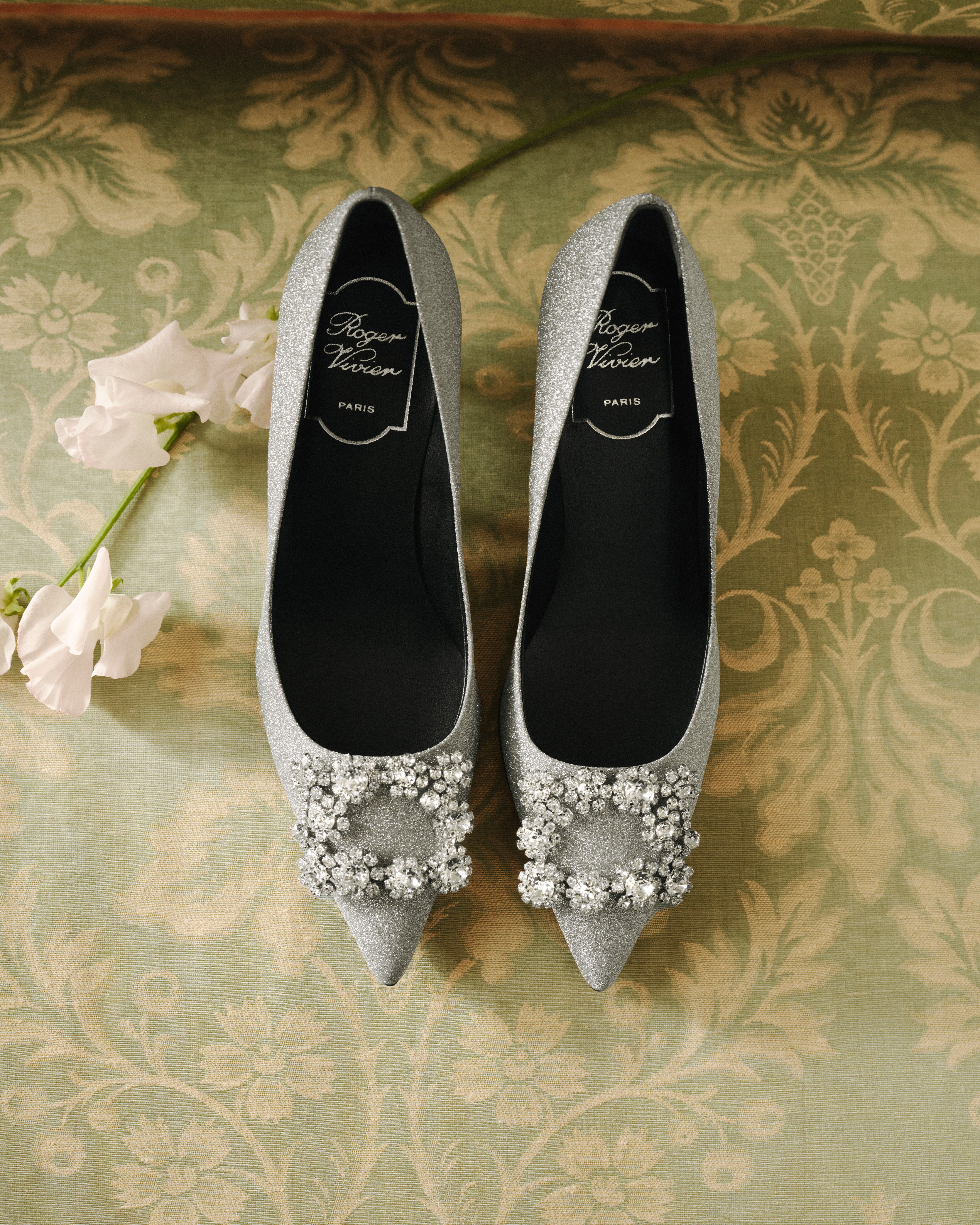 ▲▼   高允貞同款Roger Vivier花鑽鞋爆紅！    。（圖／品牌提供）