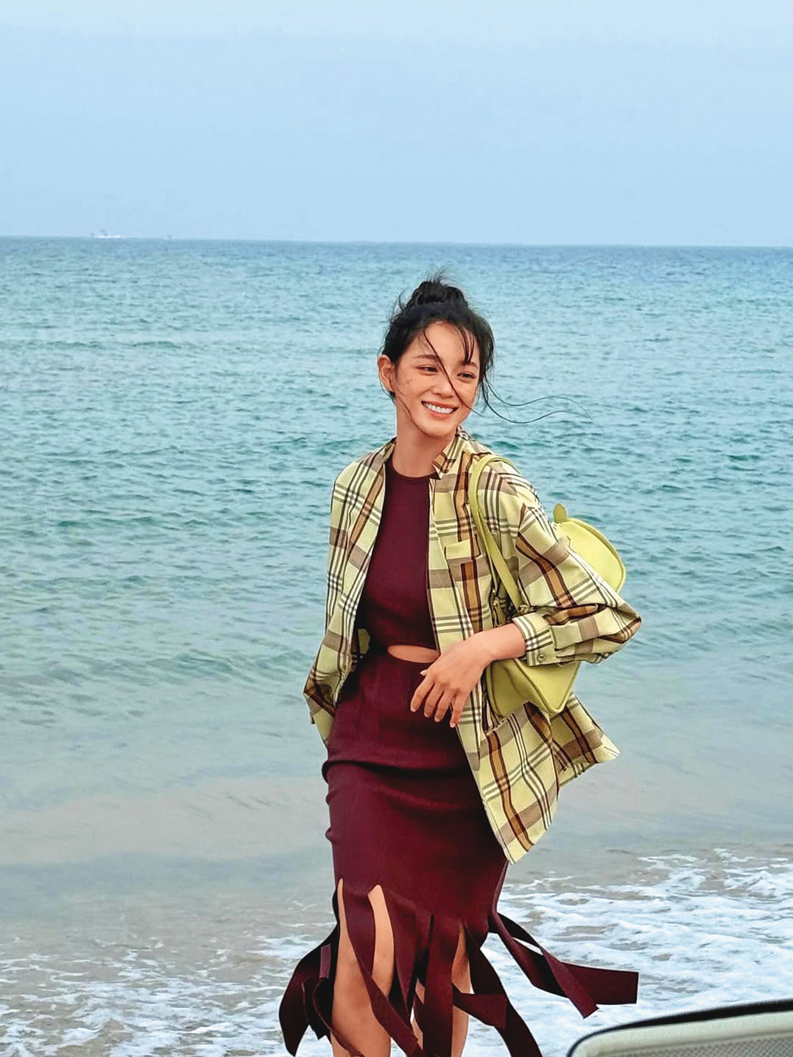 韓國女星金世正背起Looong顯得愜意隨興。（翻攝自金世正IG）