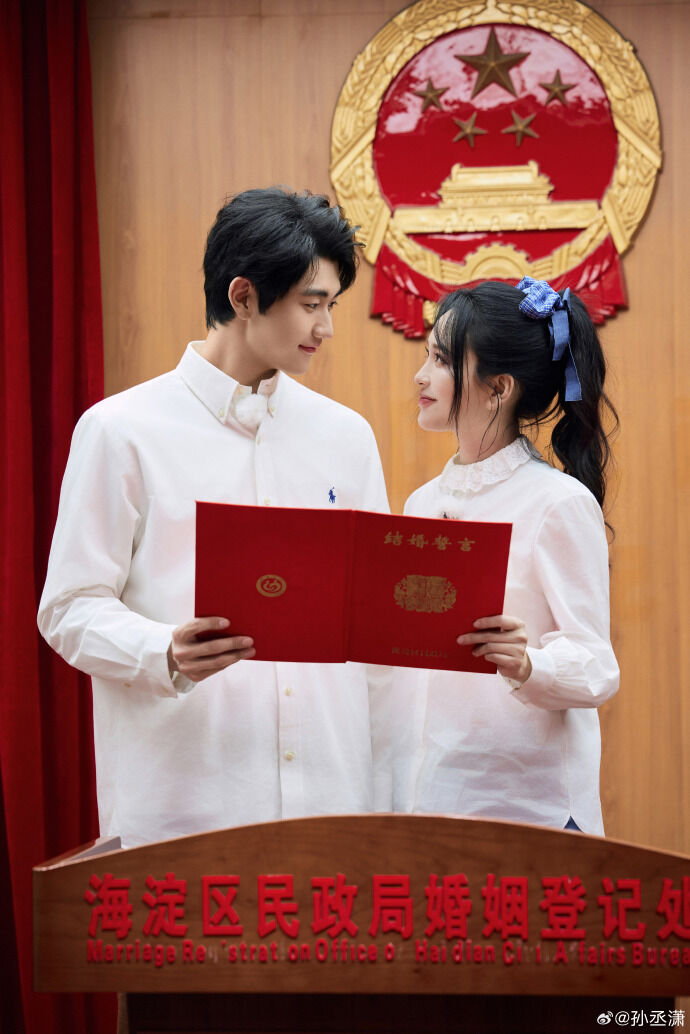 ▲▼快訊／44歲金莎官宣結婚！　認愛小17歲男星3年修正果。（圖／翻攝自微博）